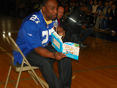 Photo by Jim Hague New York Giants safety Stevie Brown reads “I Wish I Had Duck Feet” to Lyndhurst third and fourth graders as part of “Read Across America” Friday.