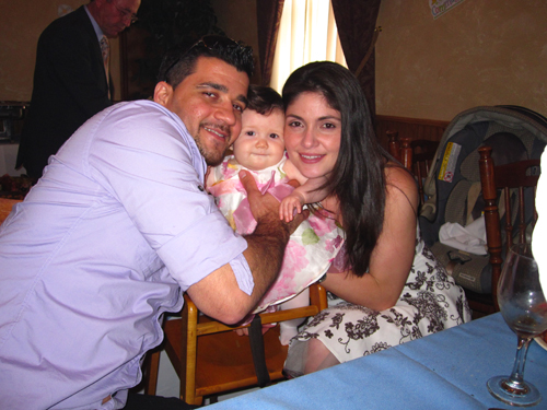 Photo courtesy Rudy Rodas Leandro Jose Frageri-Carlo, fiancee Flaviane de Souza and daughter Giovana.