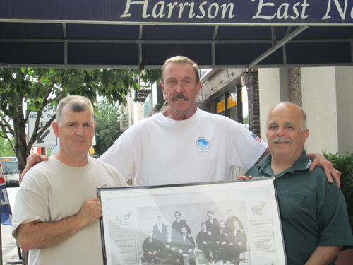 Trustee Larry Park (l.), 20-year lodge member John Lednovich (c .) and Exalted Ruler Larry Bennett display an archival photo of the “Jolly Corks,” a group of unemployed New Yo rk actors who were the progenitors for today’s Elks.