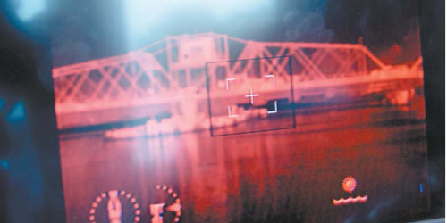 Photos by Karen Zautyk Top: Capt. Dennis Hyde operates fireboat’s deck gun; computer helps chart course, and infrared camera captures image of Lyndhurst bridge.