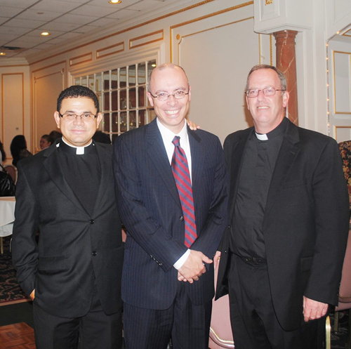 Photo courtesy Alberto Moreira Mayor Alberto Santos with the Rev. Yuvan Alvarez (l.) and the Rev. Michael Ward.