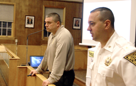 Photo by Karen Zautyk
Nutley Det. Tom Perrota (l.) and Police Chief Thomas Strumolo at Neighborhood
Watch meeting.