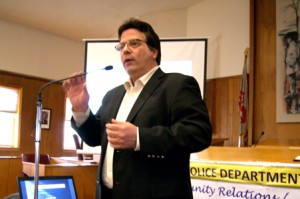 Photo by Karen Zautyk
Nutley Mayor Alphonse Petracco addresses Neighborhood Watch meeting at
Town Hall.