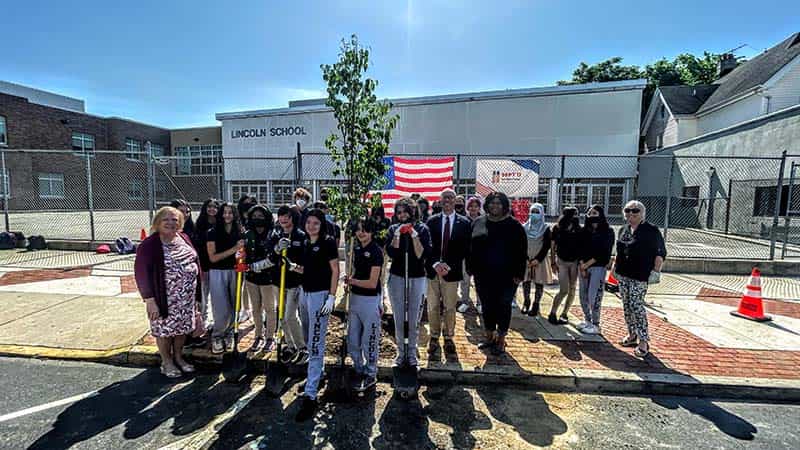 Lincoln Middle School Students Kearny Dpw Plant Tree Belatedly In